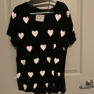 Heart graphic tee